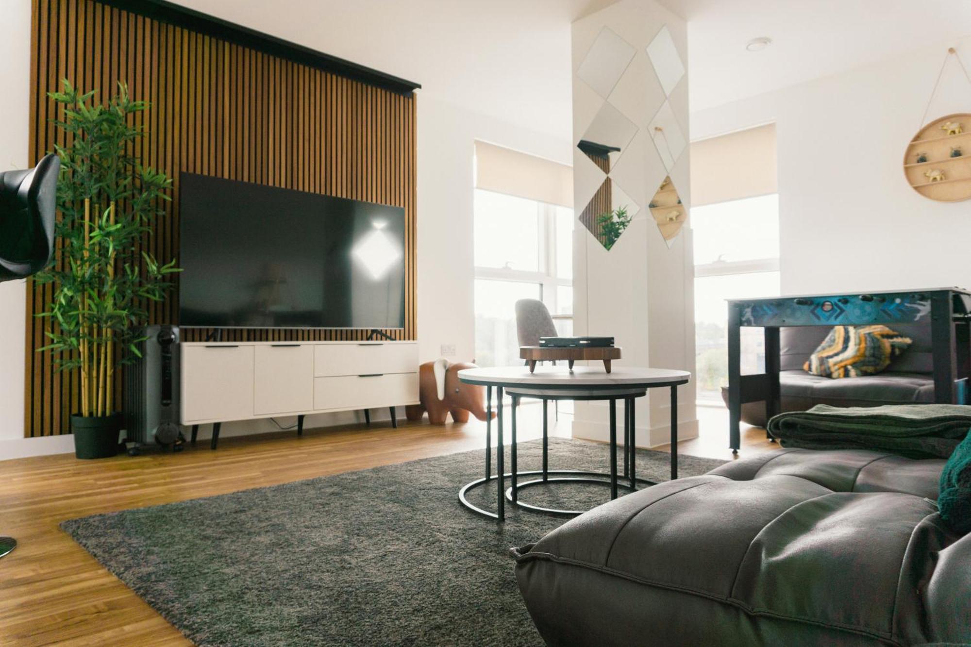 Manchester'S Luxurious 2-Bed Haven With Balcony - Canal Views & Proximity To Manchester United 外观 照片