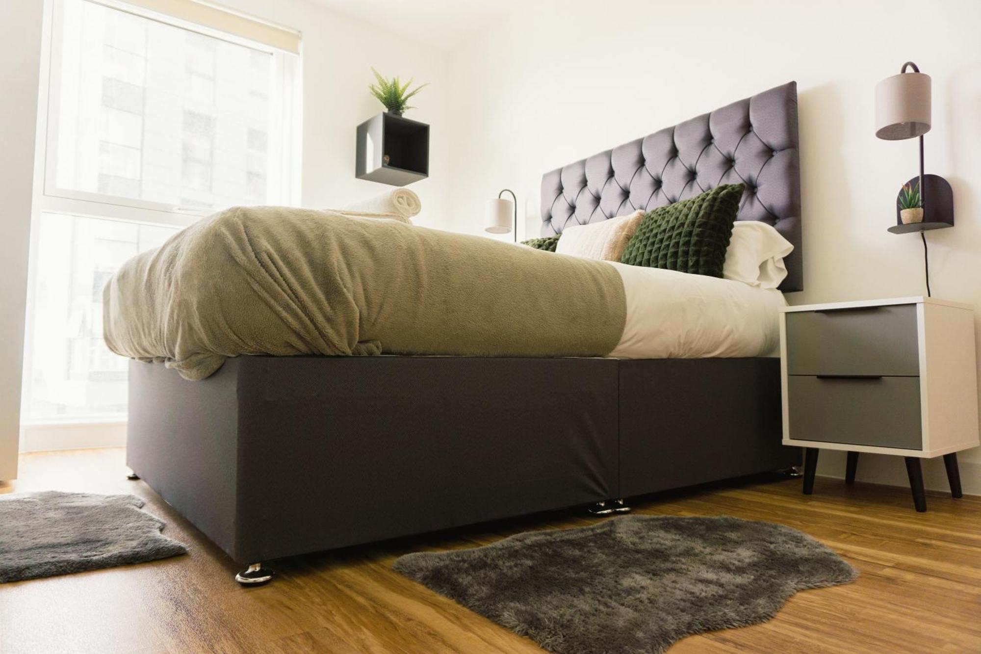 Manchester'S Luxurious 2-Bed Haven With Balcony - Canal Views & Proximity To Manchester United 外观 照片