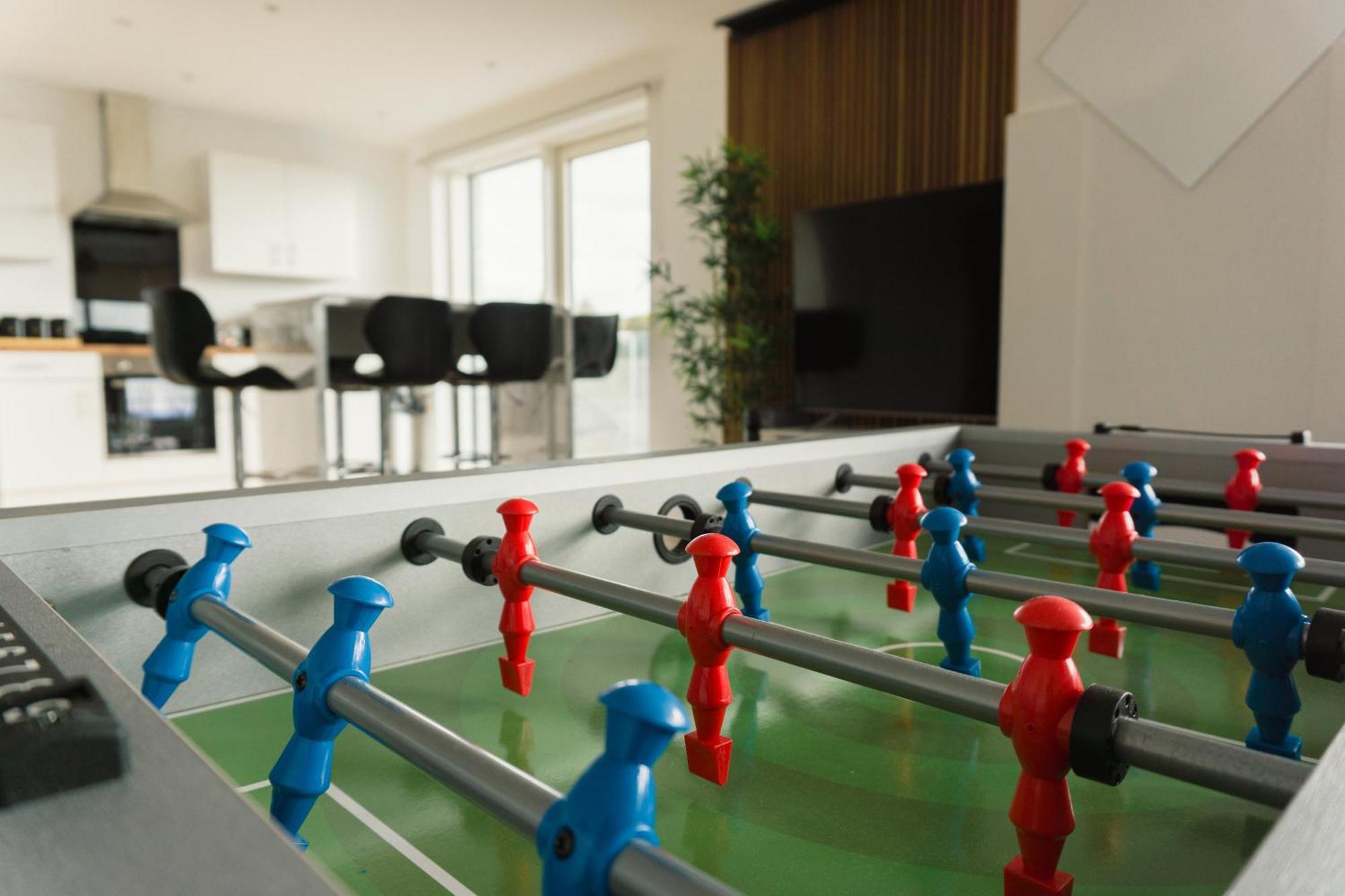 Manchester'S Luxurious 2-Bed Haven With Balcony - Canal Views & Proximity To Manchester United 外观 照片