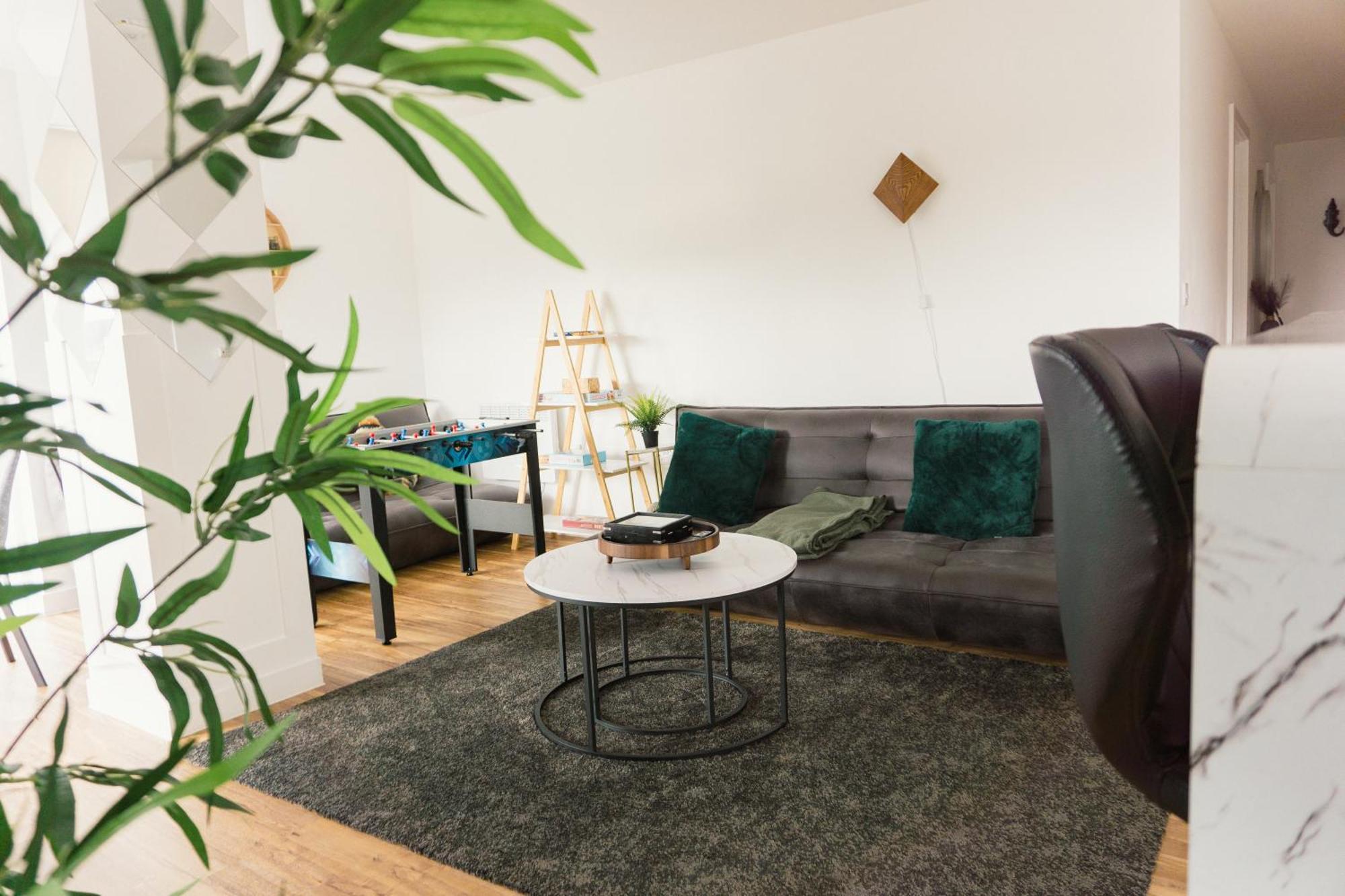 Manchester'S Luxurious 2-Bed Haven With Balcony - Canal Views & Proximity To Manchester United 外观 照片